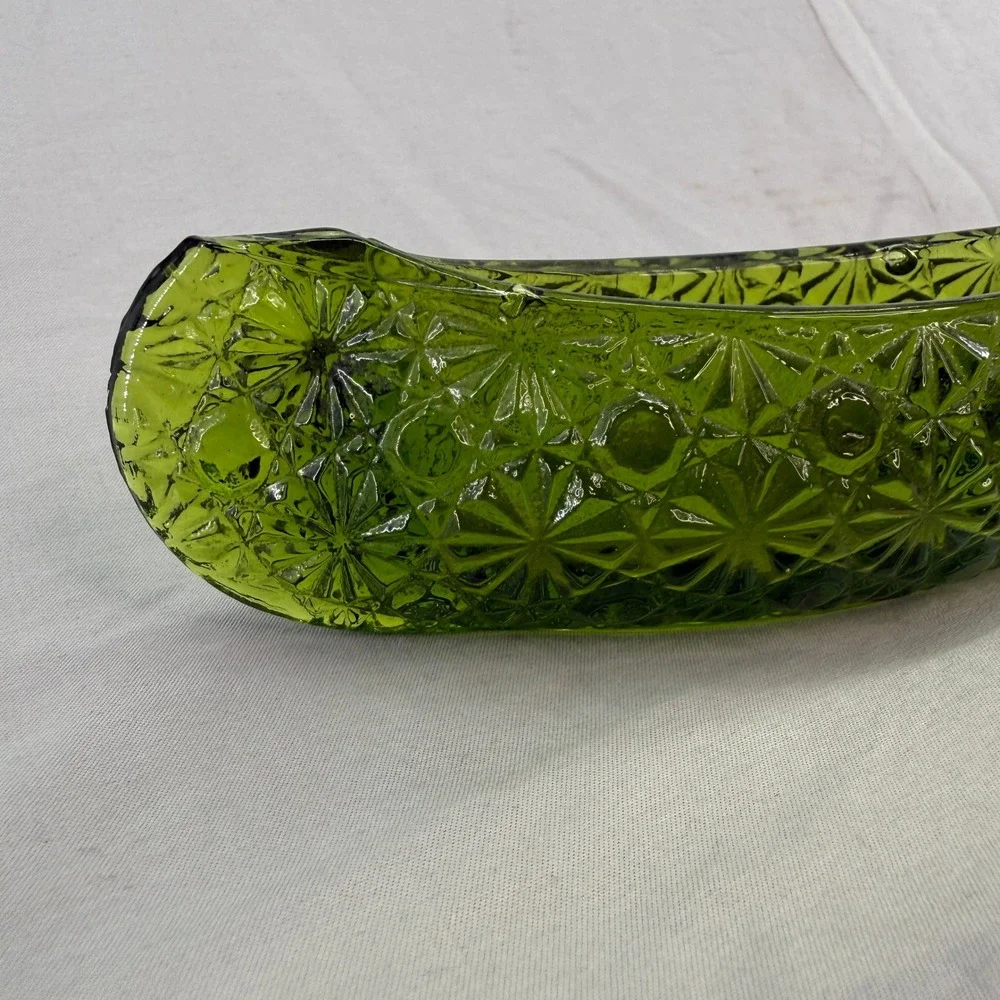 LE Smith Glass Avocado Green Daisy and Button Canoe Boat Bowl Vintage 8 Inch